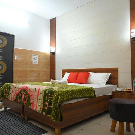 Hotel Starlight Meerut Zewnętrze zdjęcie