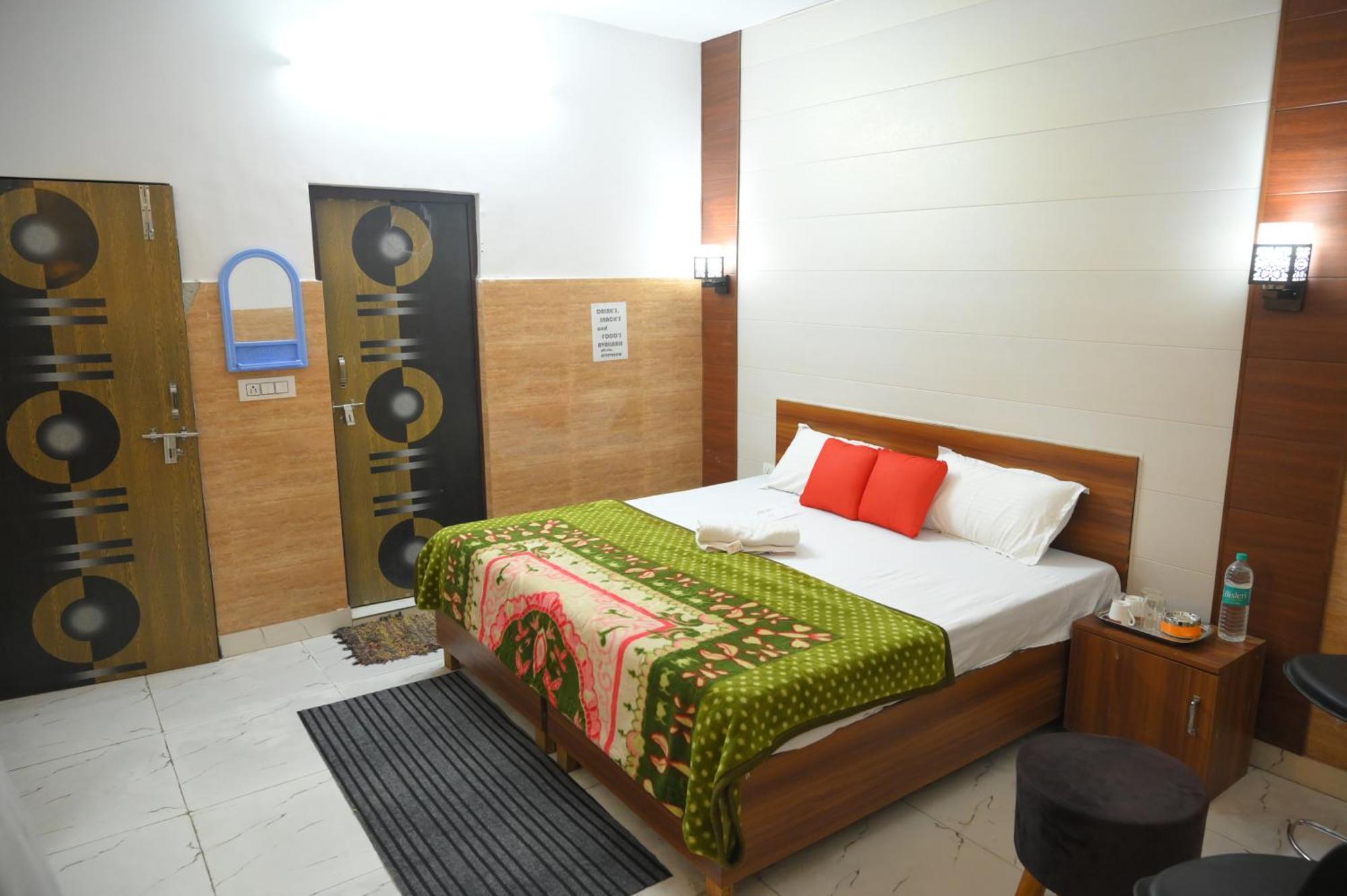 Hotel Starlight Meerut Zewnętrze zdjęcie