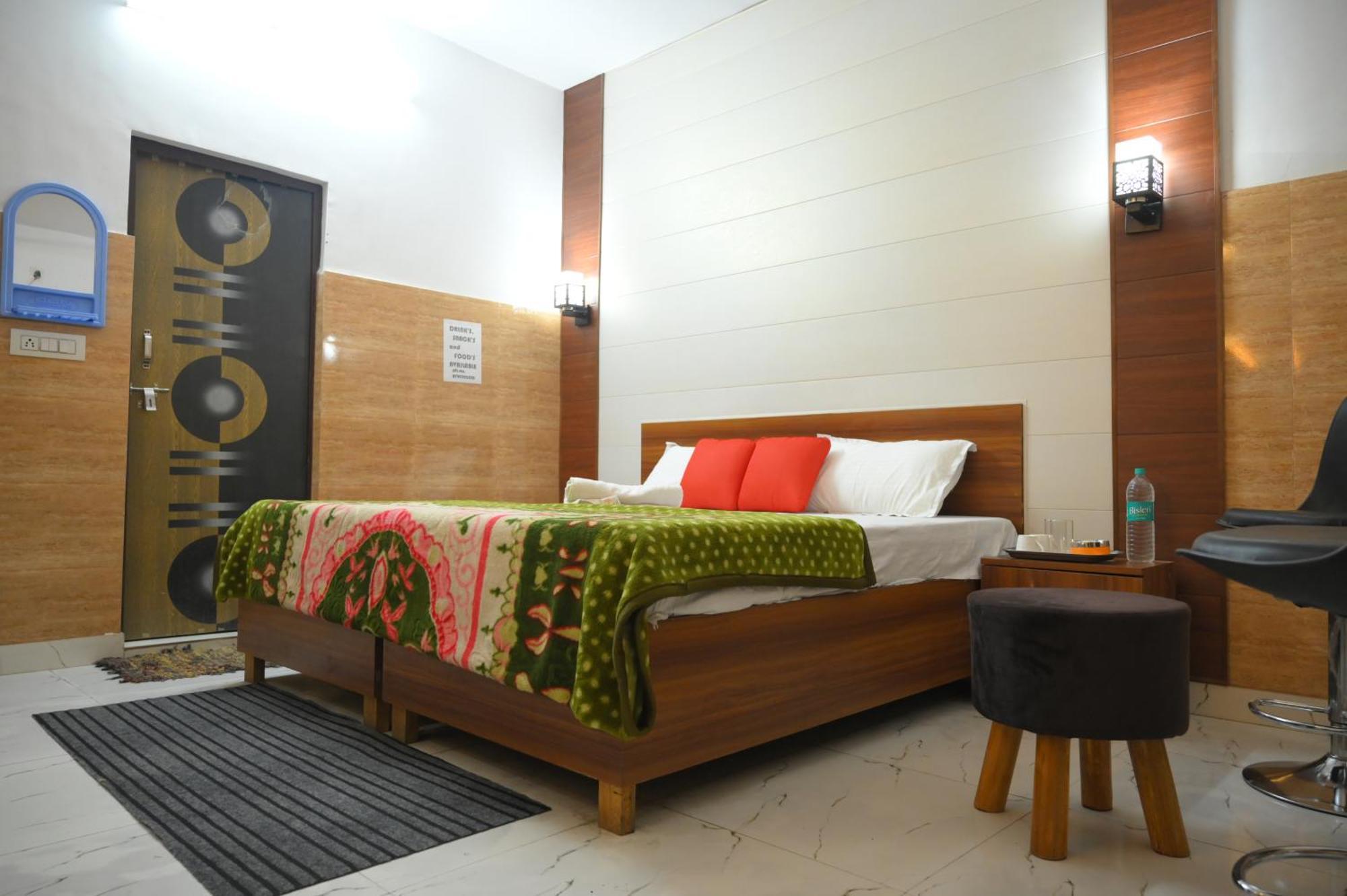 Hotel Starlight Meerut Zewnętrze zdjęcie